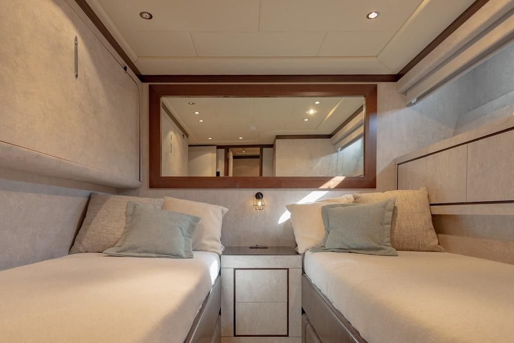 2005 Mangusta 92 
