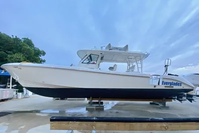 Everglades 435 Center Console