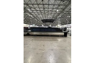 Flagship Discover 22CU w/ Ext. Deck