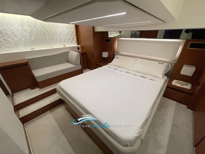  Yacht Photos Pics Prestige 460 camera Vip