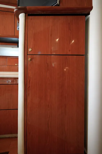  Yacht Photos Pics Wooden cabinet interior of 2000 Sea Ray 510 Sundancer yacht.