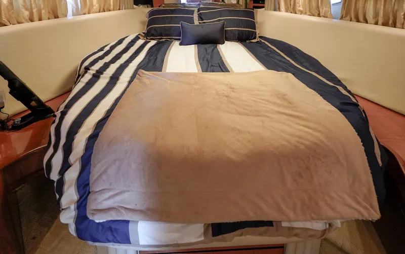  Yacht Photos Pics Cozy bedroom in 2000 Sea Ray 510 Sundancer yacht with striped bedding.