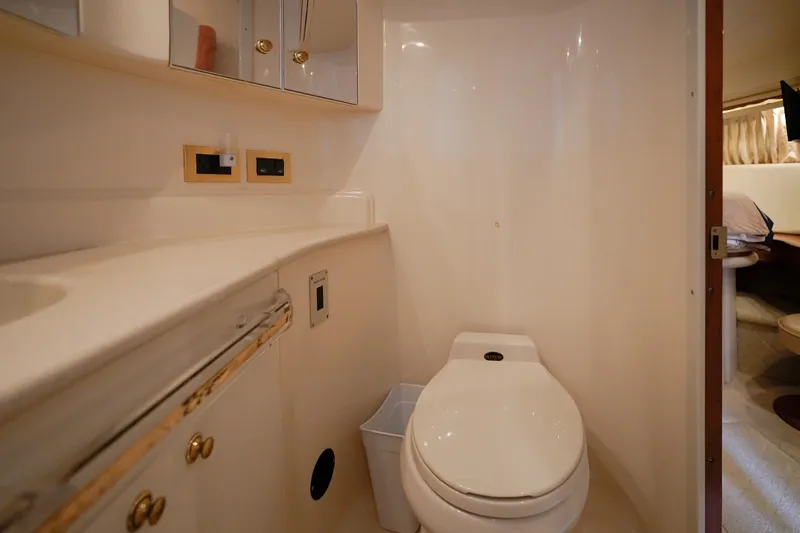  Yacht Photos Pics Bathroom interior of 2000 Sea Ray 510 Sundancer yacht, featuring modern amenities.
