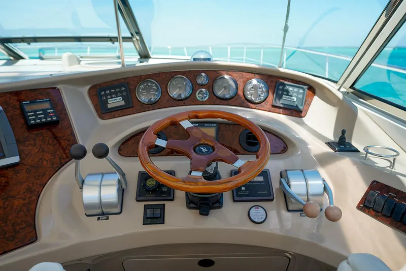  Yacht Photos Pics Cockpit of 2000 Sea Ray 510 Sundancer with wooden steering wheel and control panel.