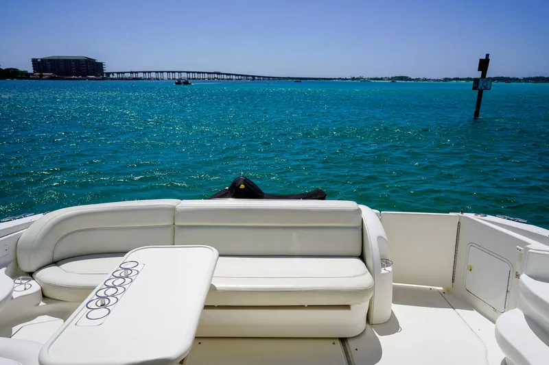  Yacht Photos Pics Luxurious Sea Ray 510 Sundancer yacht interior with ocean view, 2000 model.