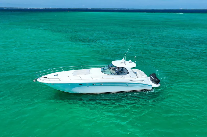  Yacht Photos Pics Sea Ray 510 Sundancer 2000 yacht cruising on clear turquoise waters.
