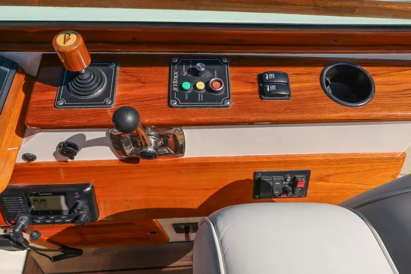 Pappy Yacht Photos Pics 2004 Hinckley Talaria 29 Runabout dashboard with wooden finish and control panel.