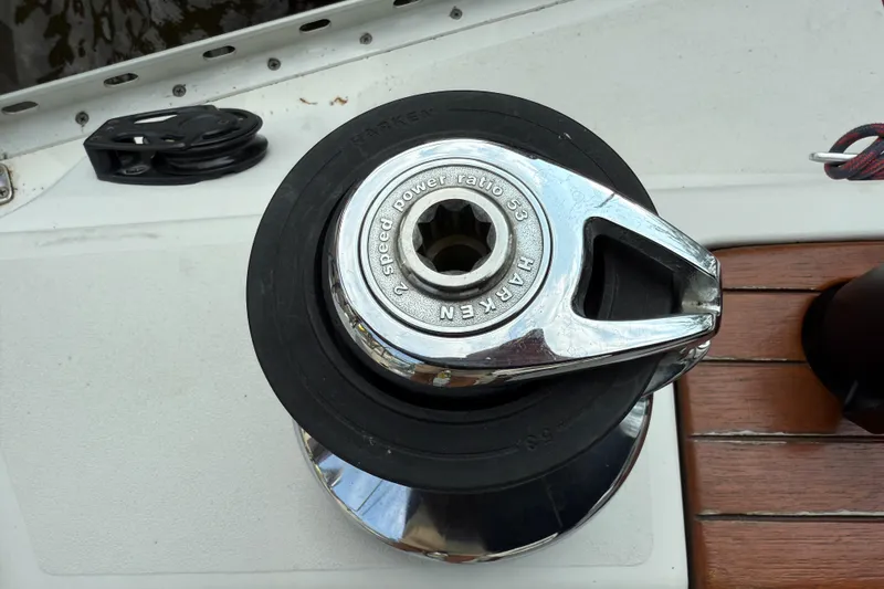 Nino Yacht Photos Pics Winch on 2007 Tartan 4100 sailboat deck, featuring Harken two-speed power ratio.