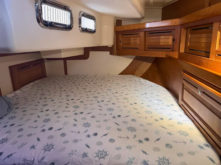 Nino Yacht Photos Pics Cozy cabin interior of 2007 Tartan 4100 sailboat with nautical-themed bedding.