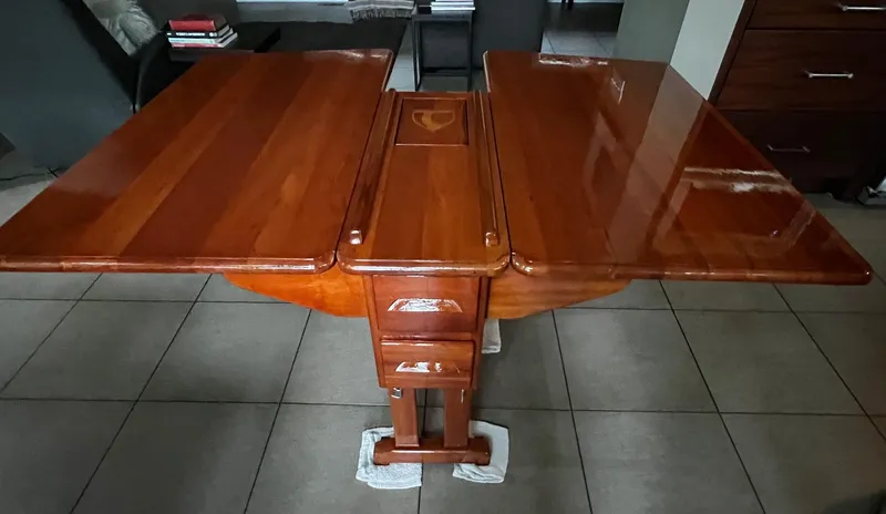 Nino Yacht Photos Pics Polished wooden table with foldable leaves, Tartan 4100 model, 2007.