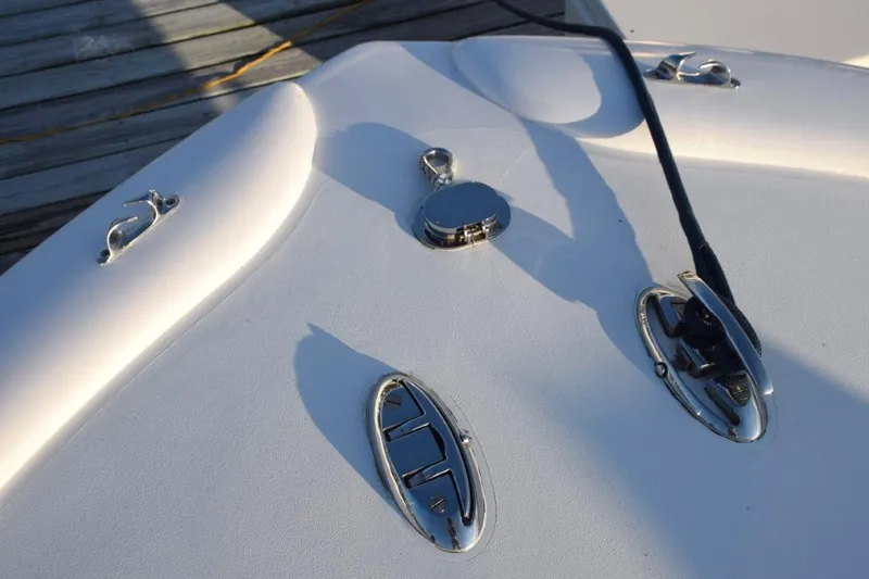 Osprey Yacht Photos Pics Bow and midship pop-up cleats. Anchor rode in hawser - Anchor stored under forward bench seat on bridge deck