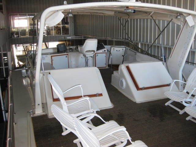 1984 Chris-Craft Constellation