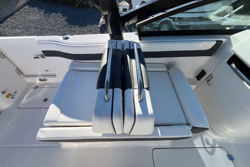  Yacht Photos Pics 2026 Robalo R257 Dual Console boat seating area with sleek design and comfortable upholstery.