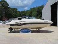 2004 Sea Ray 220 Sundeck