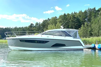 2017 Sealine S330