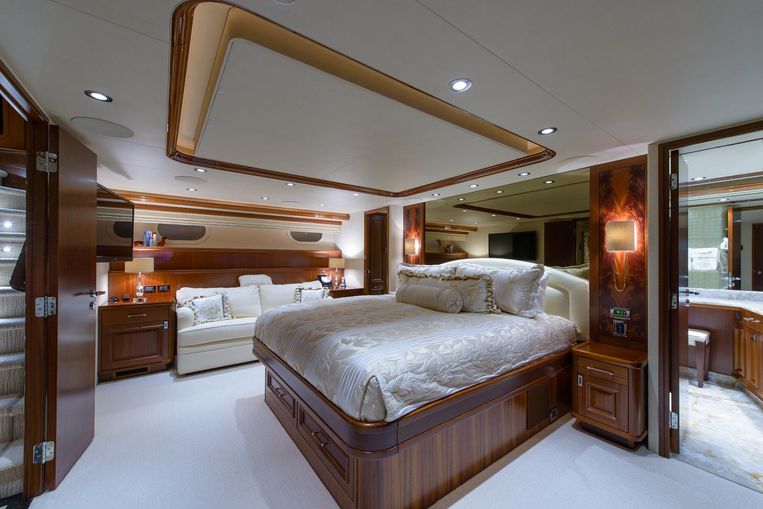 2013-112-westport-112-motor-yacht