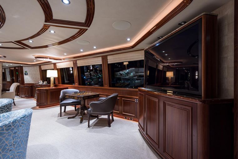 2013-112-westport-112-motor-yacht