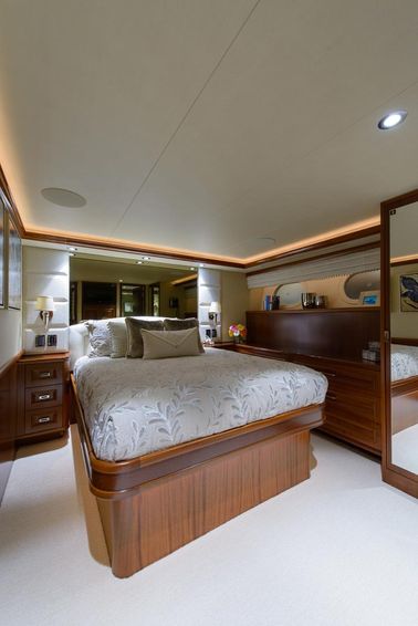 2013-112-westport-112-motor-yacht