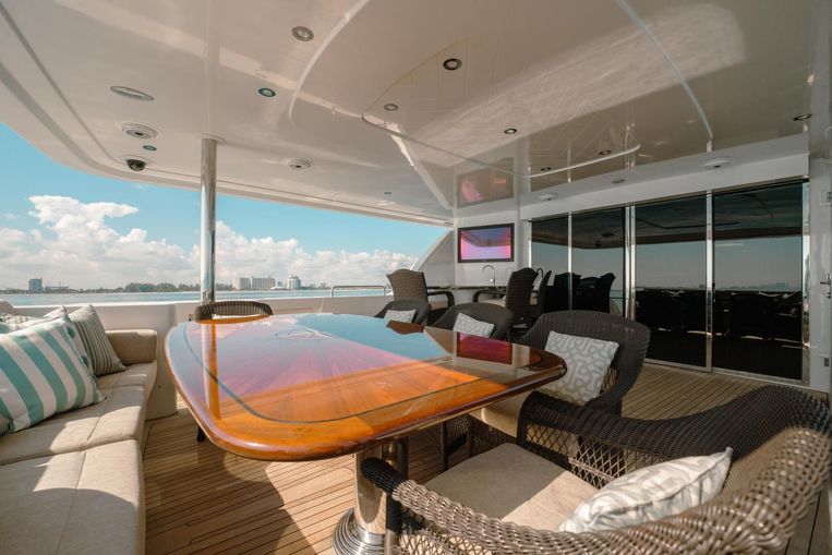 2013-112-westport-112-motor-yacht