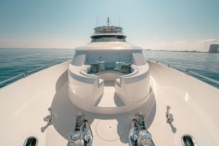 2013-112-westport-112-motor-yacht