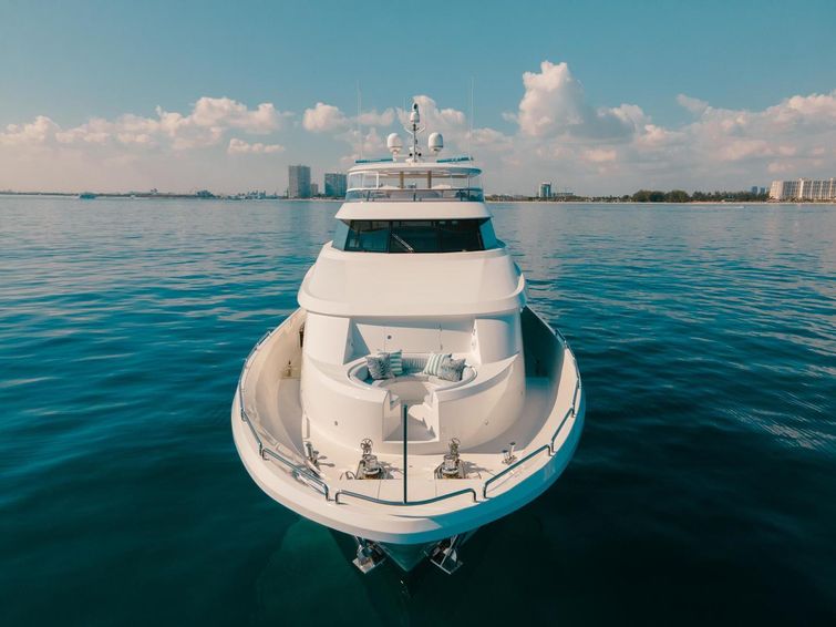 2013-112-westport-112-motor-yacht