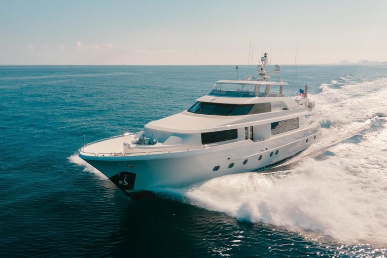 2013-112-westport-112-motor-yacht