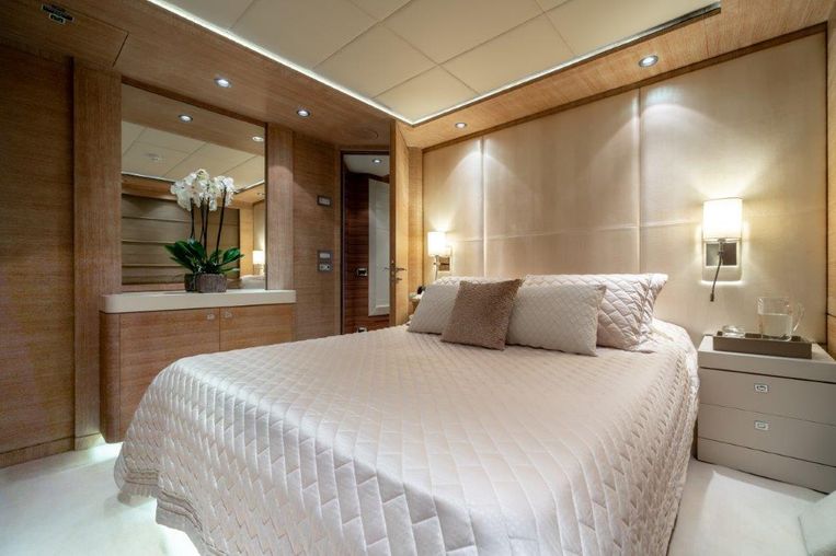 2011-129-7-golden-yachts-m-y-o-pati