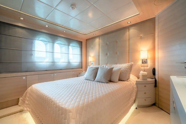 2011-129-7-golden-yachts-m-y-o-pati
