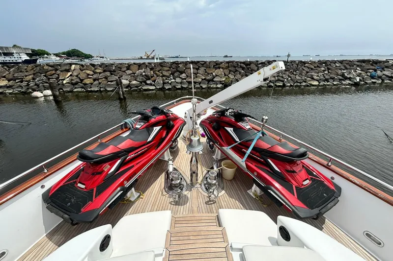 Sunshine Yacht Photos Pics Versilcraft Euroyacht Planet 125S Hardtop 2010 with two red jet skis on deck.