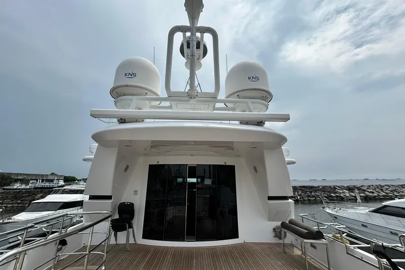 Sunshine Yacht Photos Pics Versilcraft Euroyacht Planet 125S Hardtop 2010 docked, showcasing sleek design and modern features.