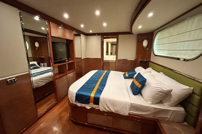 Sunshine Yacht Photos Pics Luxurious bedroom in 2010 Versilcraft Euroyacht Planet 125S, featuring elegant wood finishes and modern amenities.
