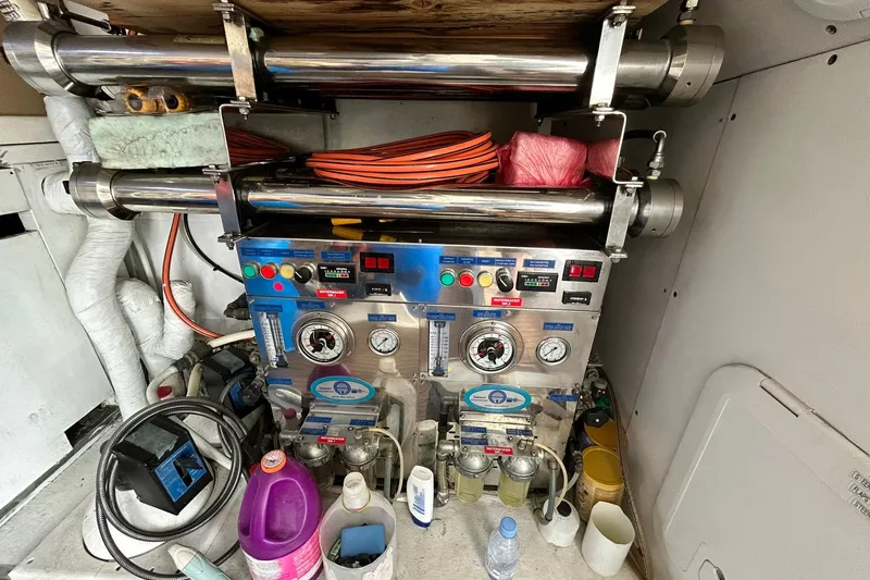 Sunshine Yacht Photos Pics Engine room of 2010 Versilcraft Euroyacht Planet 125S Hardtop with machinery and equipment.