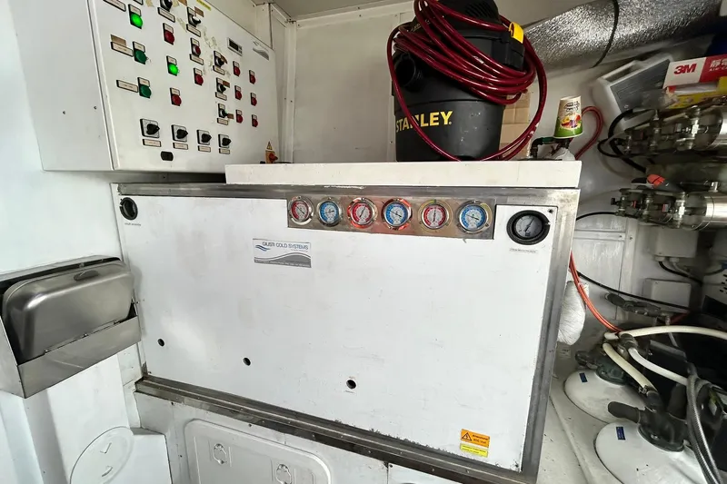 Sunshine Yacht Photos Pics Control panel and equipment in 2010 Versilcraft Euroyacht Planet 125S Hardtop engine room.