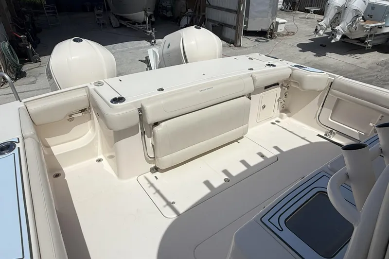 336-311 Brokerage Ron Yacht Photos Pics 2018 Grady-White Canyon 336 boat interior with seating and storage compartments.