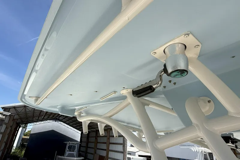 336-311 Brokerage Ron Yacht Photos Pics 2018 Grady-White Canyon 336 boat detail, showcasing underside structure and fittings.