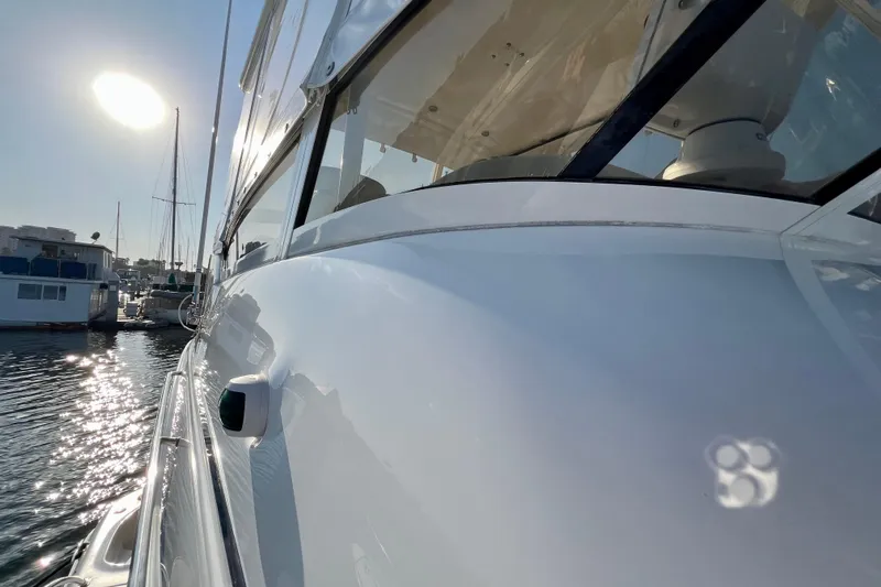 Get Nuts Yacht Photos Pics 2000 Sea Ray 400 Sedan Bridge yacht reflecting sunlight at marina.
