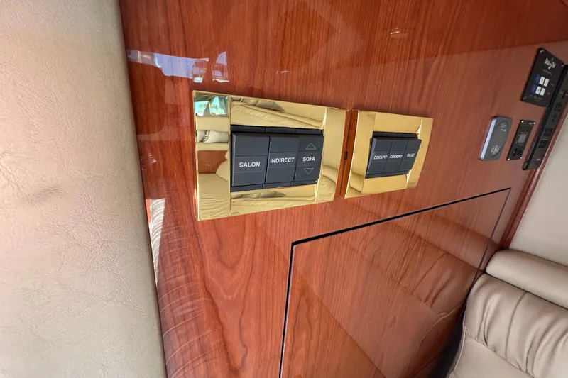 Get Nuts Yacht Photos Pics Control panel on a 2000 Sea Ray 400 Sedan Bridge yacht interior.