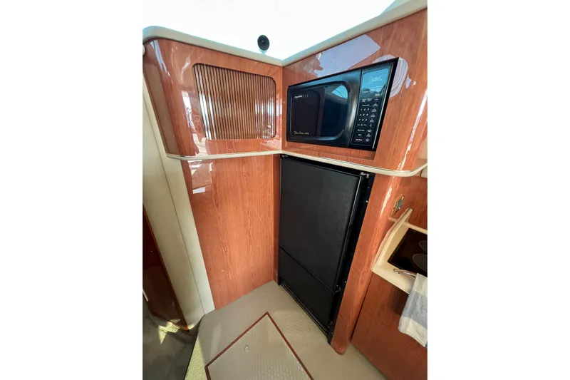 Get Nuts Yacht Photos Pics Interior of 2000 Sea Ray 400 Sedan Bridge with microwave and fridge.