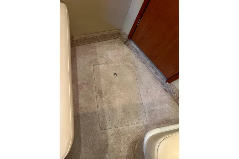 Get Nuts Yacht Photos Pics Carpeted interior of a 2000 Sea Ray 400 Sedan Bridge yacht.