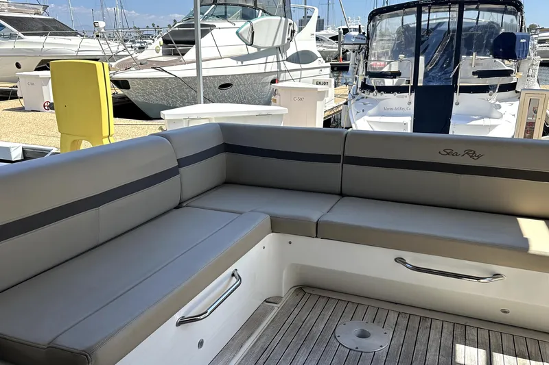 Baby Pie Yacht Photos Pics Luxurious seating on 2016 Sea Ray 470 Sundancer yacht at marina.
