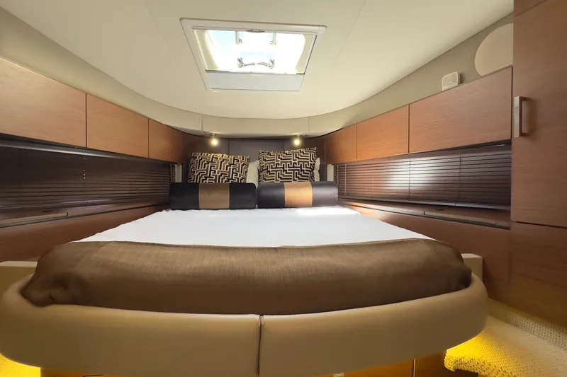 Baby Pie Yacht Photos Pics Luxurious interior cabin of 2016 Sea Ray 470 Sundancer yacht with modern design.