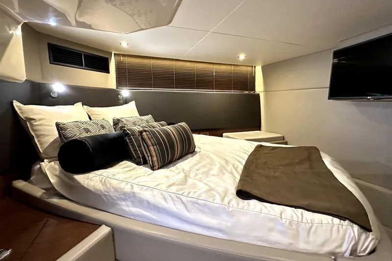 Baby Pie Yacht Photos Pics Luxurious bedroom interior of 2016 Sea Ray 470 Sundancer yacht with cozy bedding.