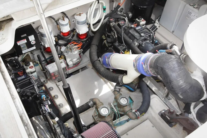 Baby Pie Yacht Photos Pics Engine room of 2016 Sea Ray 470 Sundancer, showcasing mechanical components and systems.