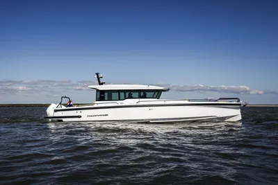 2025 Axopar 37 XC CROSS CABIN