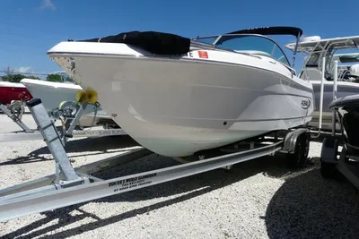 Robalo R227