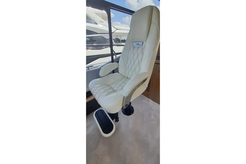  Yacht Photos Pics Luxurious white captain's chair on 2023 Galeon 640 Fly yacht, featuring elegant stitching.