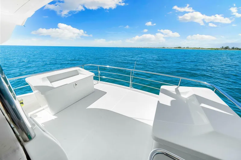 Mama's House Yacht Photos Pics 