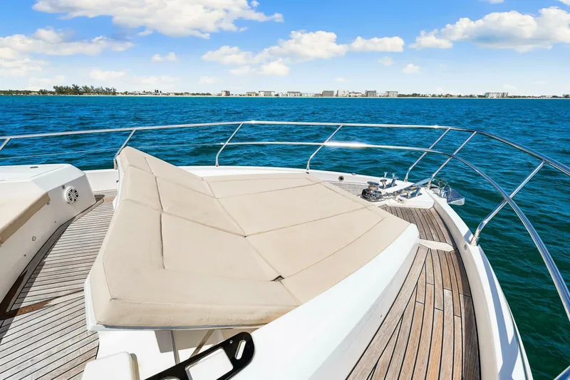 Mama's House Yacht Photos Pics 