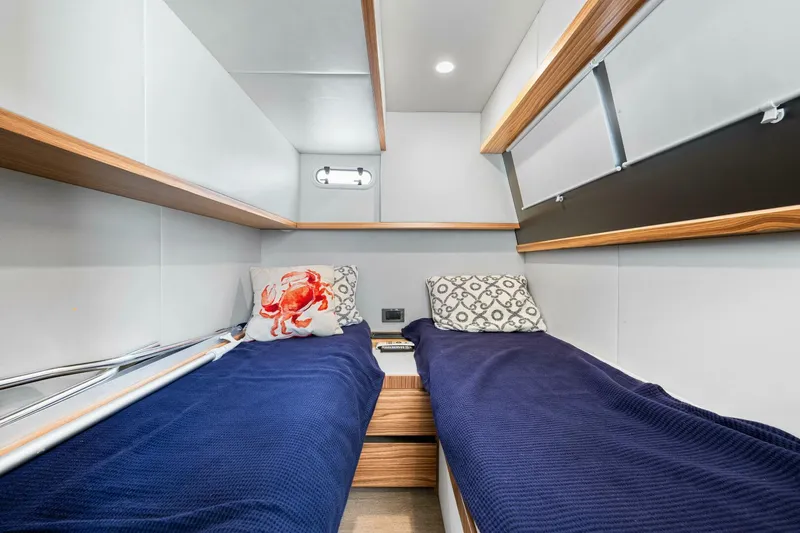 Mama's House Yacht Photos Pics 