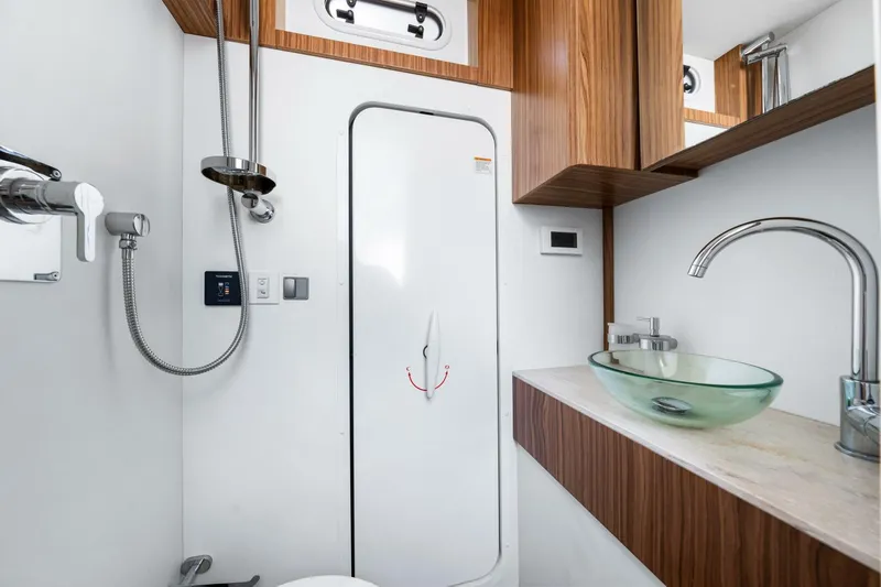 Mama's House Yacht Photos Pics 